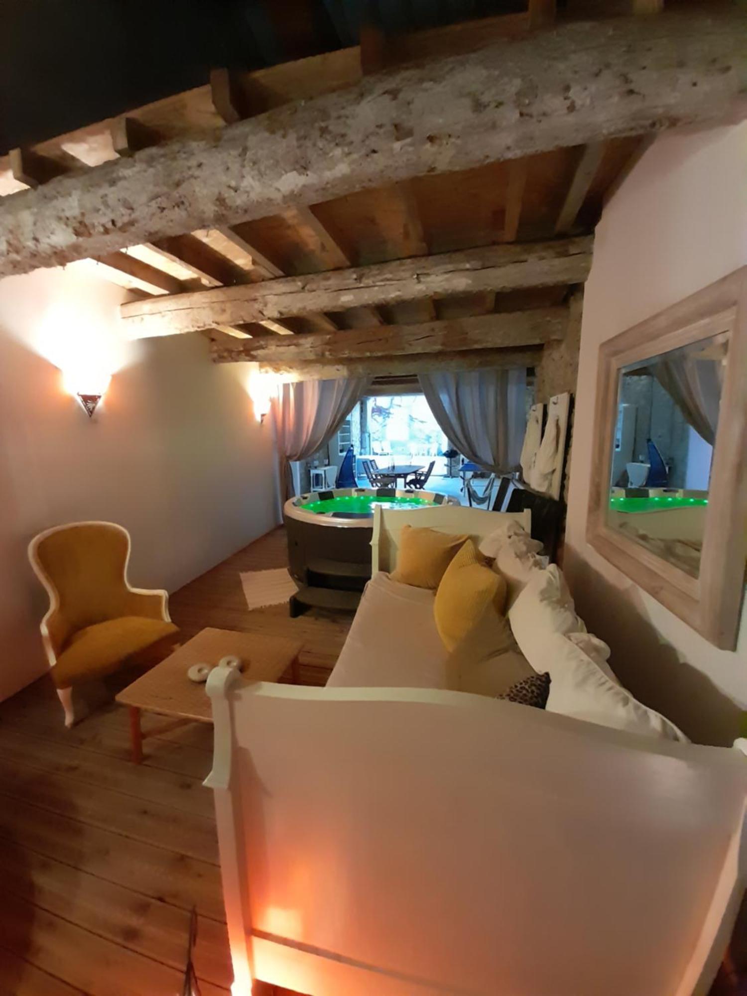 Le Gite De Sainte Valiere Piscine Et Spa Exterior foto